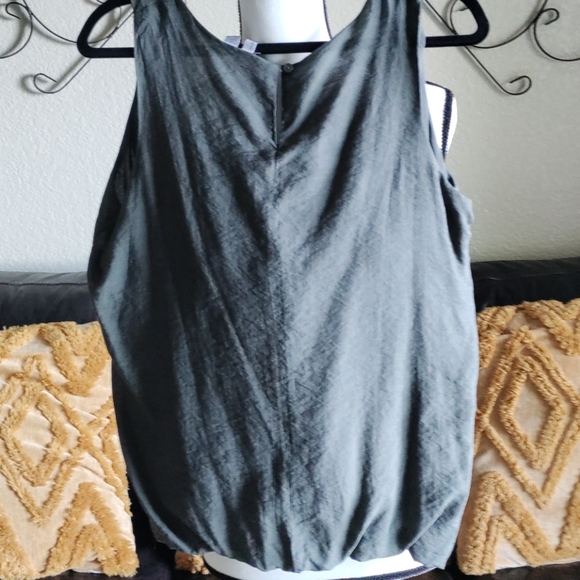 Top - Picture 2 of 3